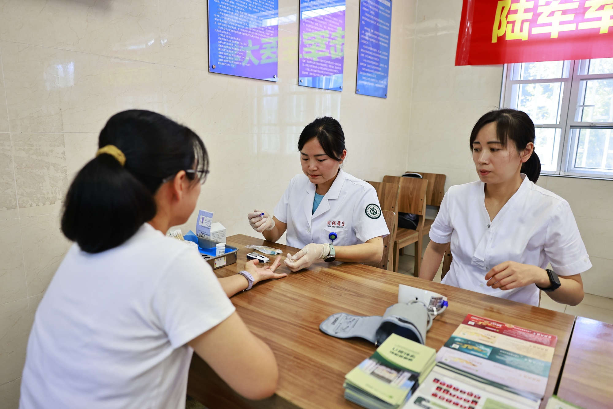 重慶鐵路單位聯(lián)合醫(yī)院為一線職工開展義診活動(dòng)